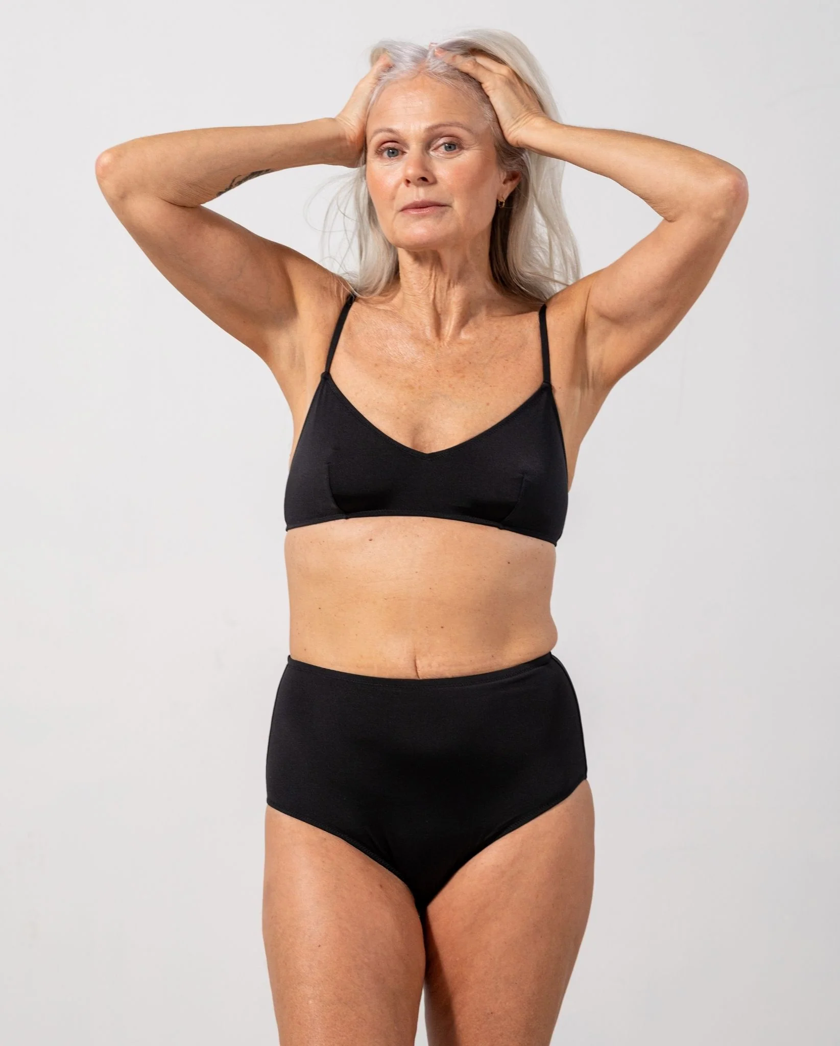 Highwaist Bikini Briefs Black - Image 7