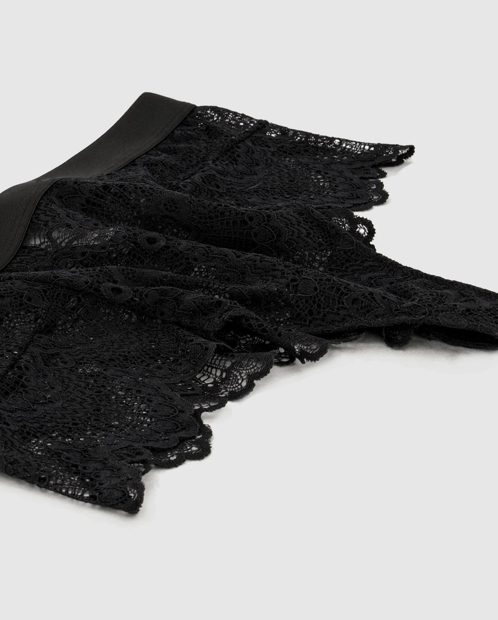 Lace Highwaist String Black - Image 11