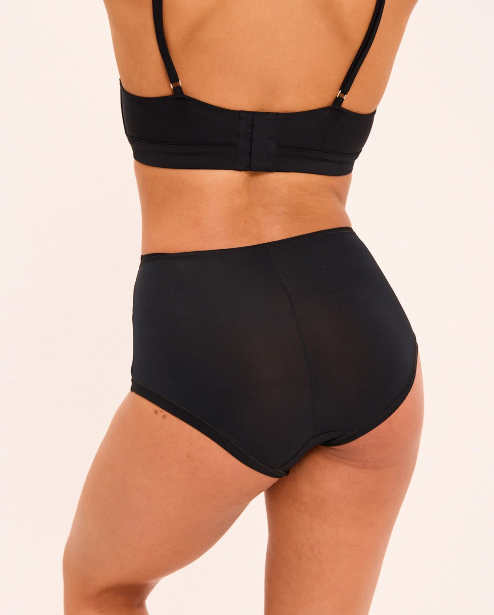 Micro Highwaist Maxi Briefs Black - Image 4
